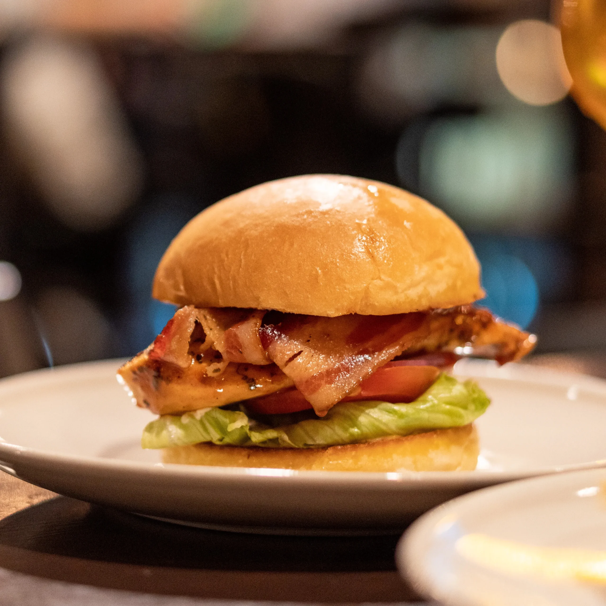 BBQ 치킨 샌드위치 / BBQ Chicken Sandwich